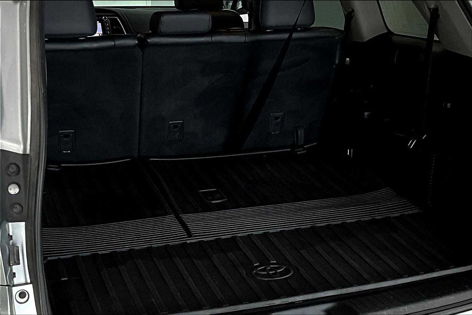 Thumbnail: 2015 Toyota Highlander - 17