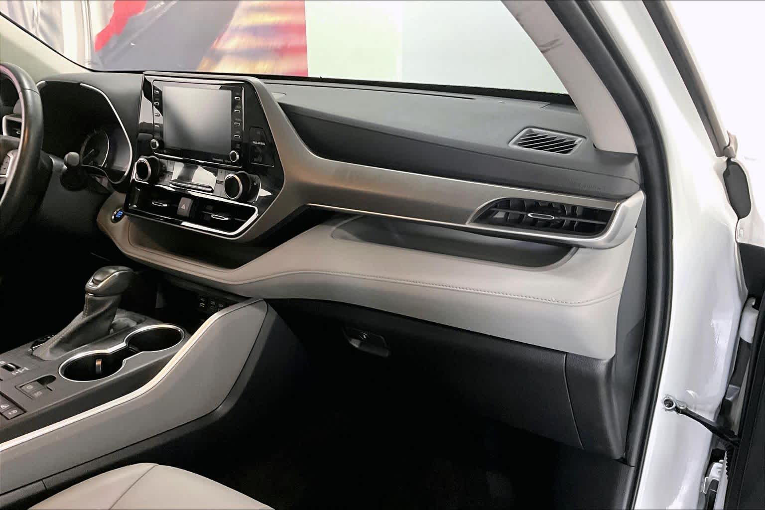 Thumbnail: 2022 Toyota Highlander - 21