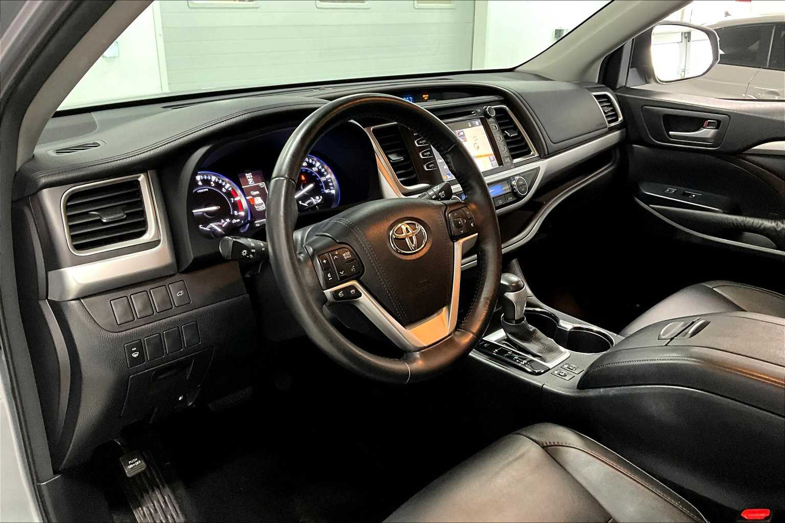 Thumbnail: 2015 Toyota Highlander - 2