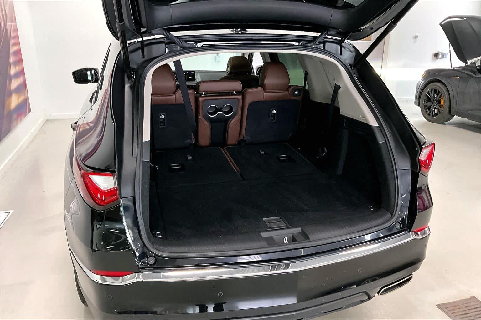 Thumbnail: 2023 Acura MDX - 16