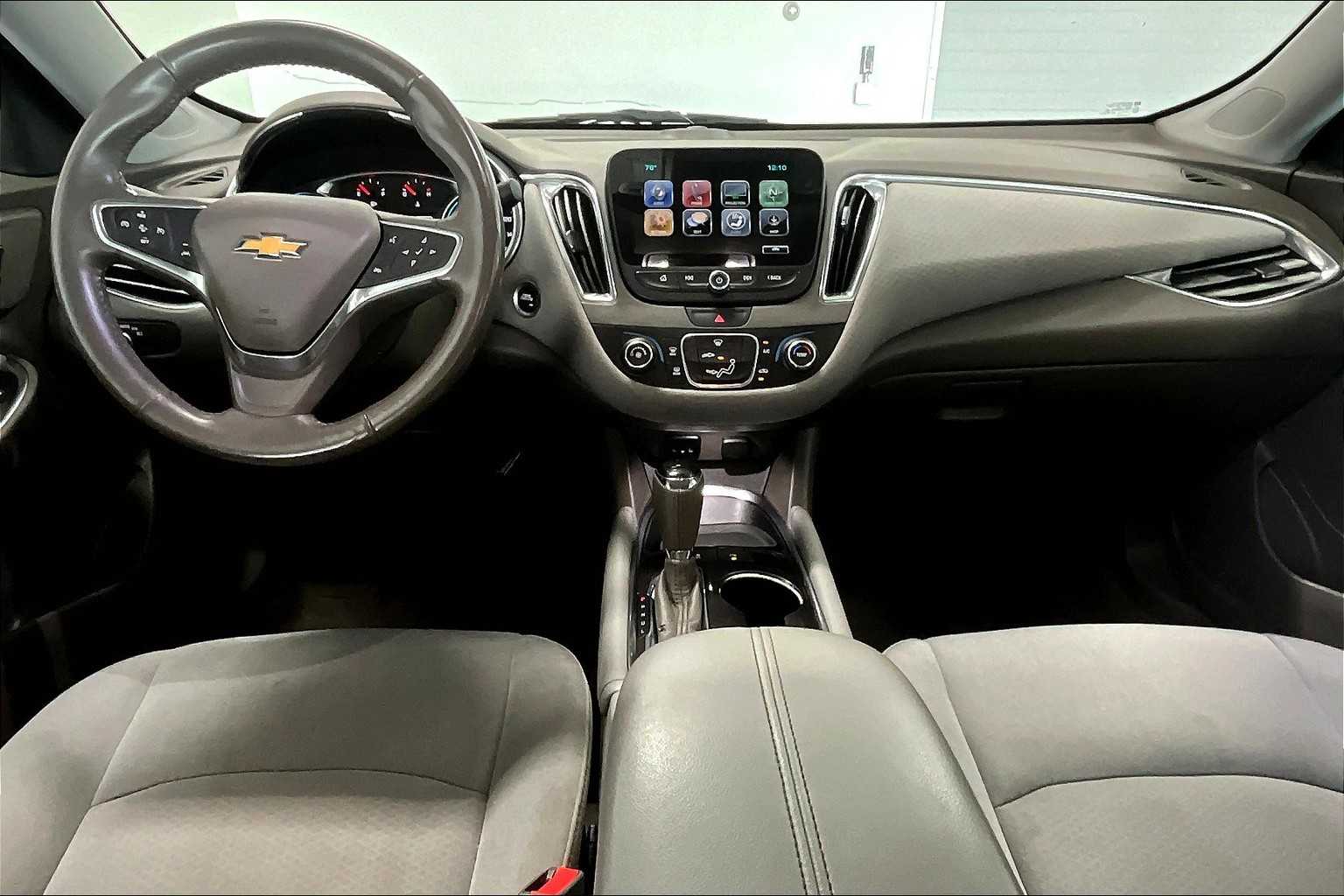 Thumbnail: 2018 Chevrolet Malibu - 8