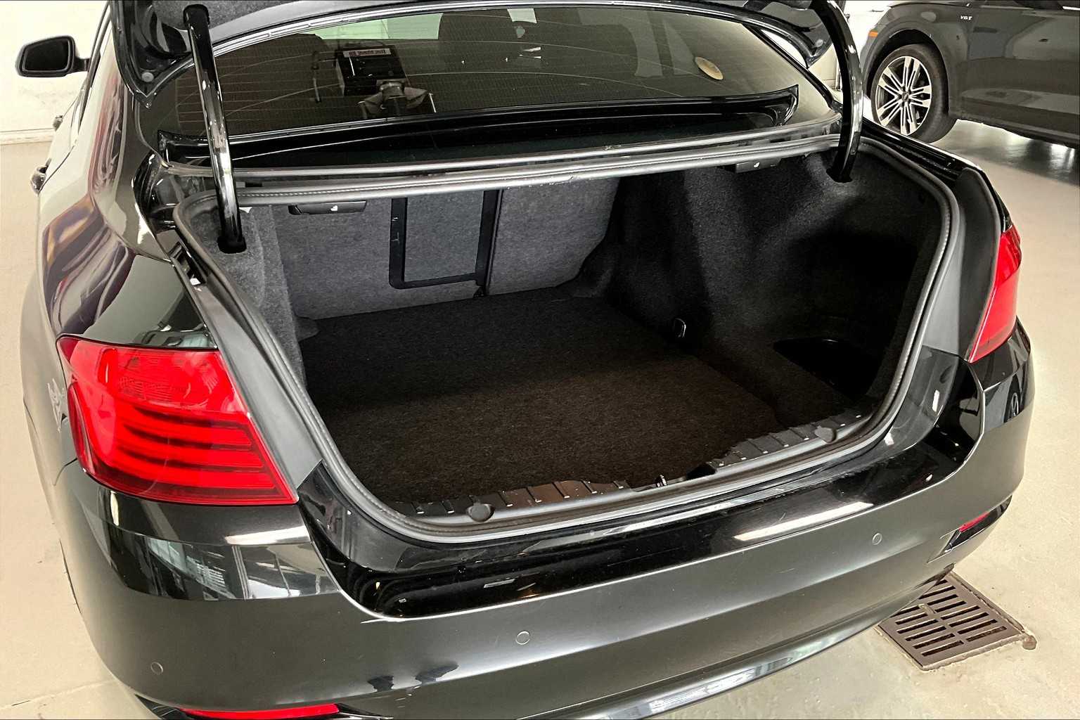 2016 BMW 5 Series 528i xDrive 16