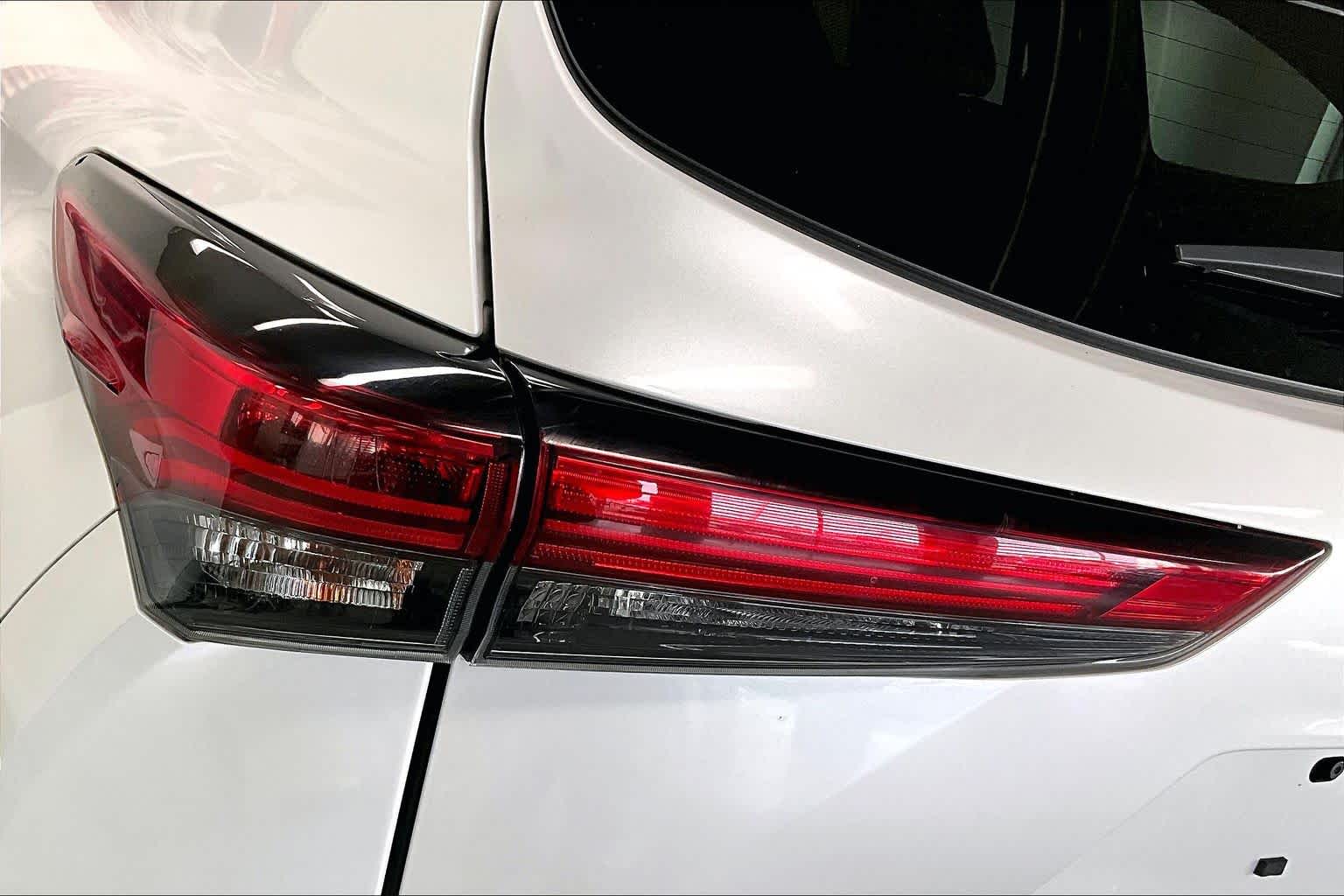 Thumbnail: 2022 Toyota Highlander - 30