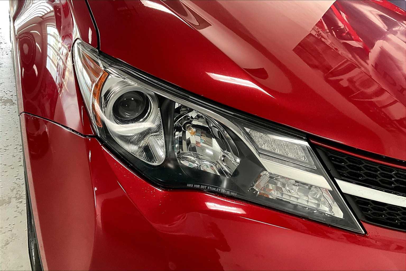 Thumbnail: 2013 Toyota RAV4 - 29