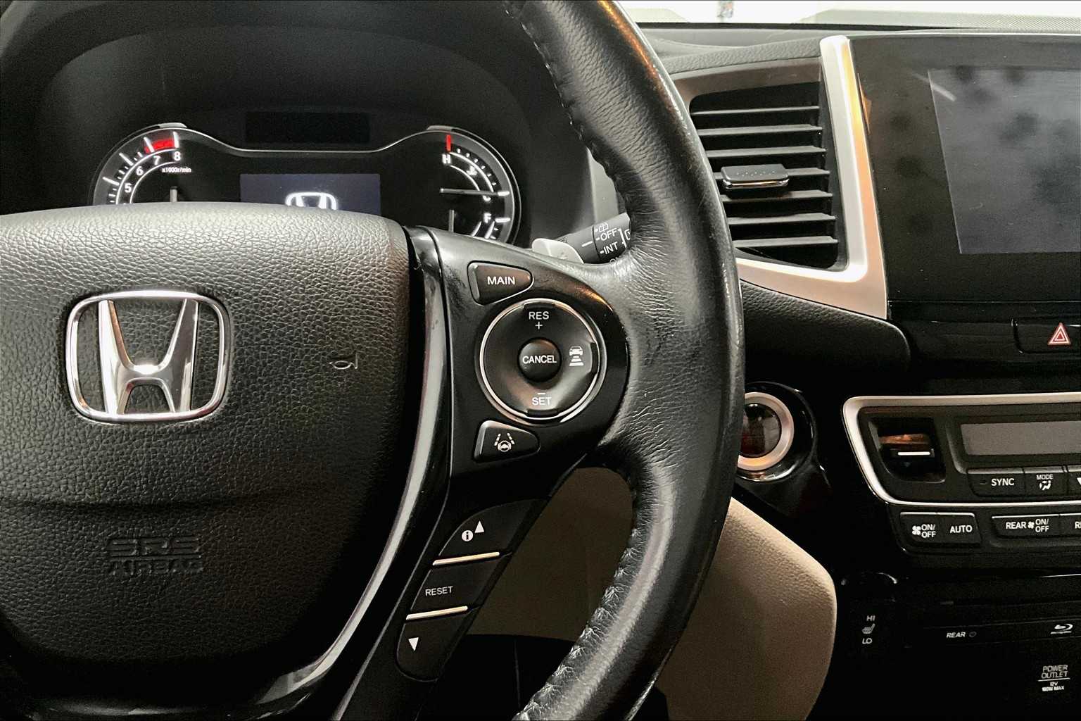 Thumbnail: 2016 Honda Pilot - 23
