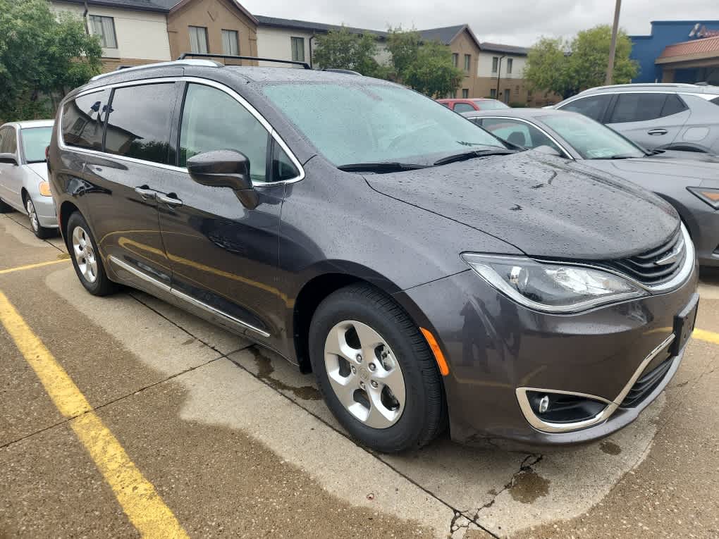 Thumbnail: 2018 Chrysler Pacifica - 2