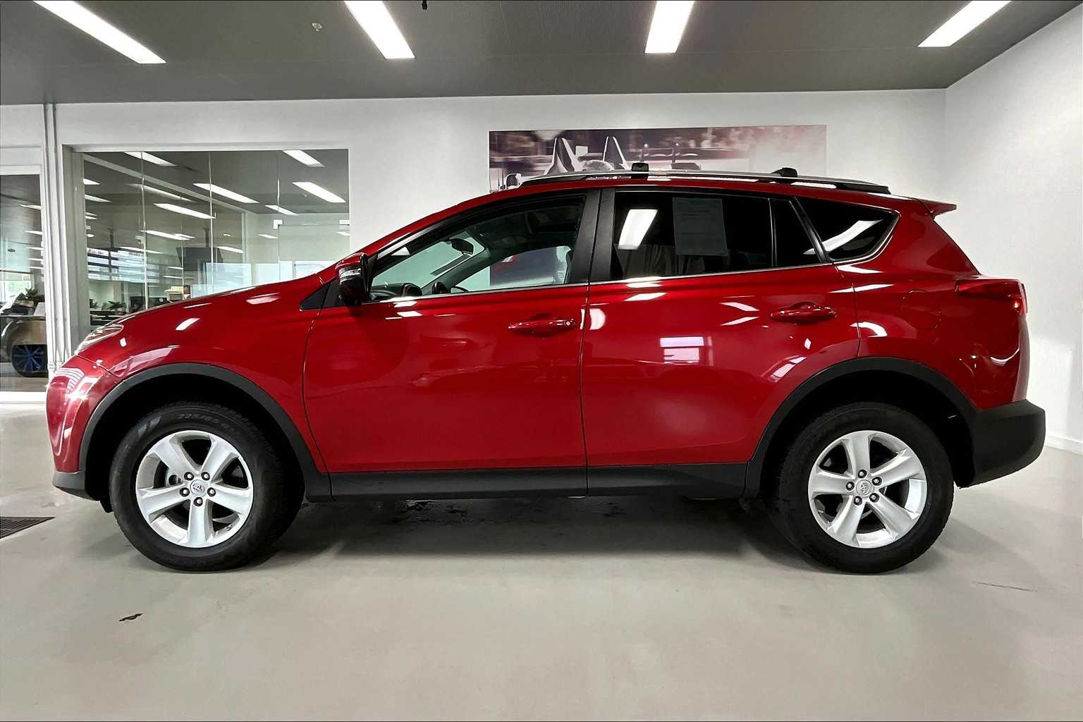 Thumbnail: 2013 Toyota RAV4 - 3