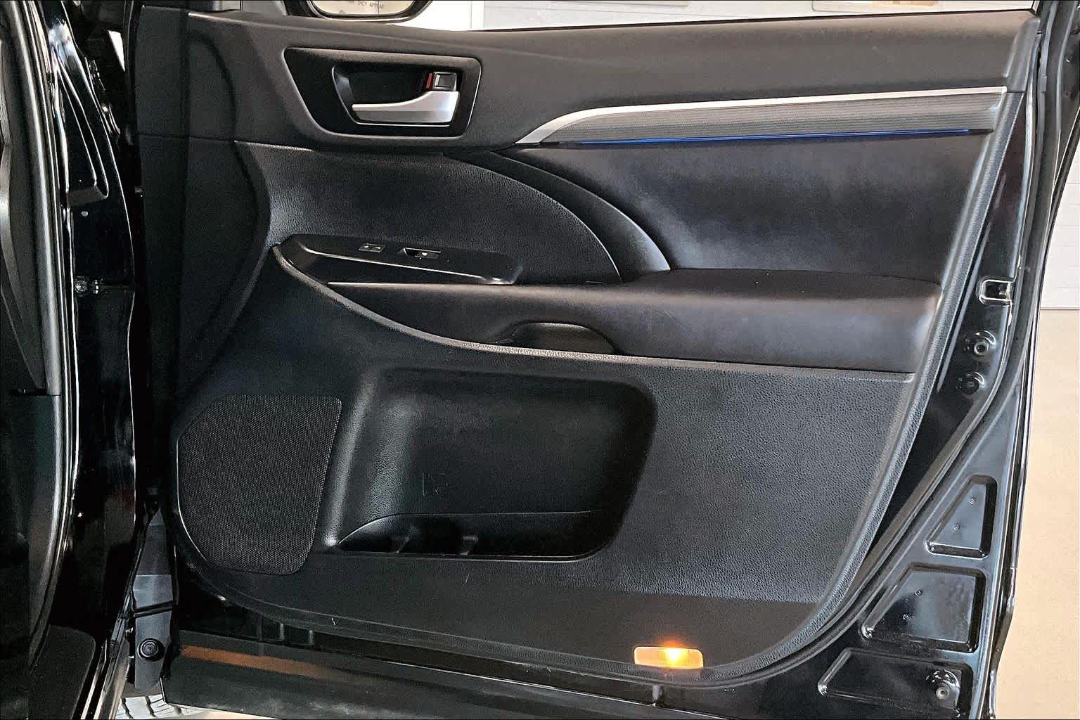 Thumbnail: 2019 Toyota Highlander - 25