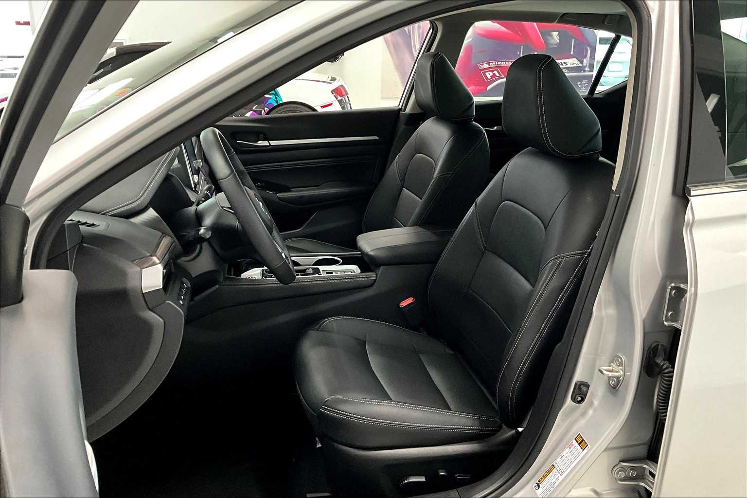 Thumbnail: 2022 Nissan Altima - 10