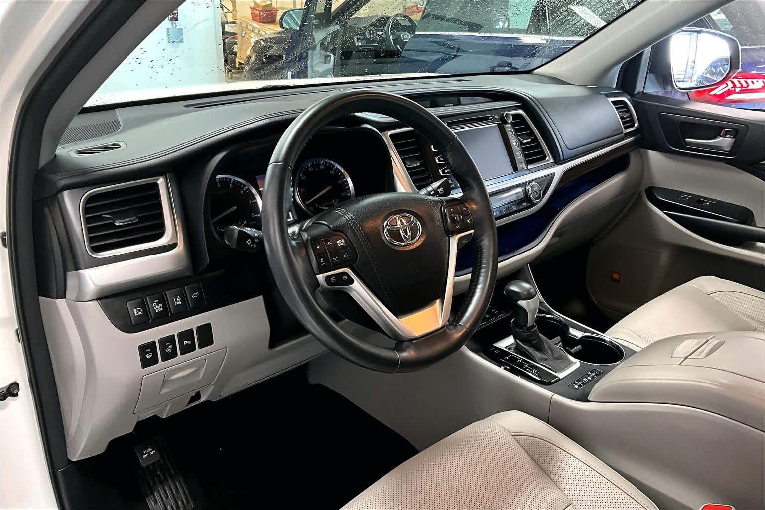 Thumbnail: 2015 Toyota Highlander - 2