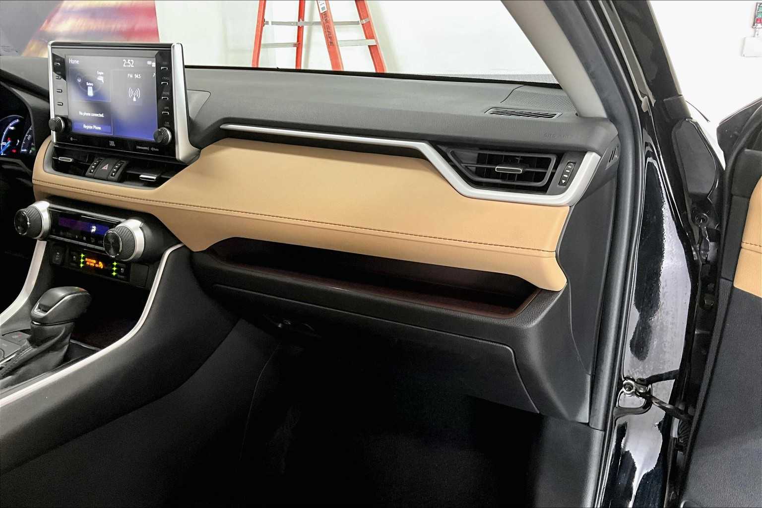 Thumbnail: 2022 Toyota RAV4 - 21