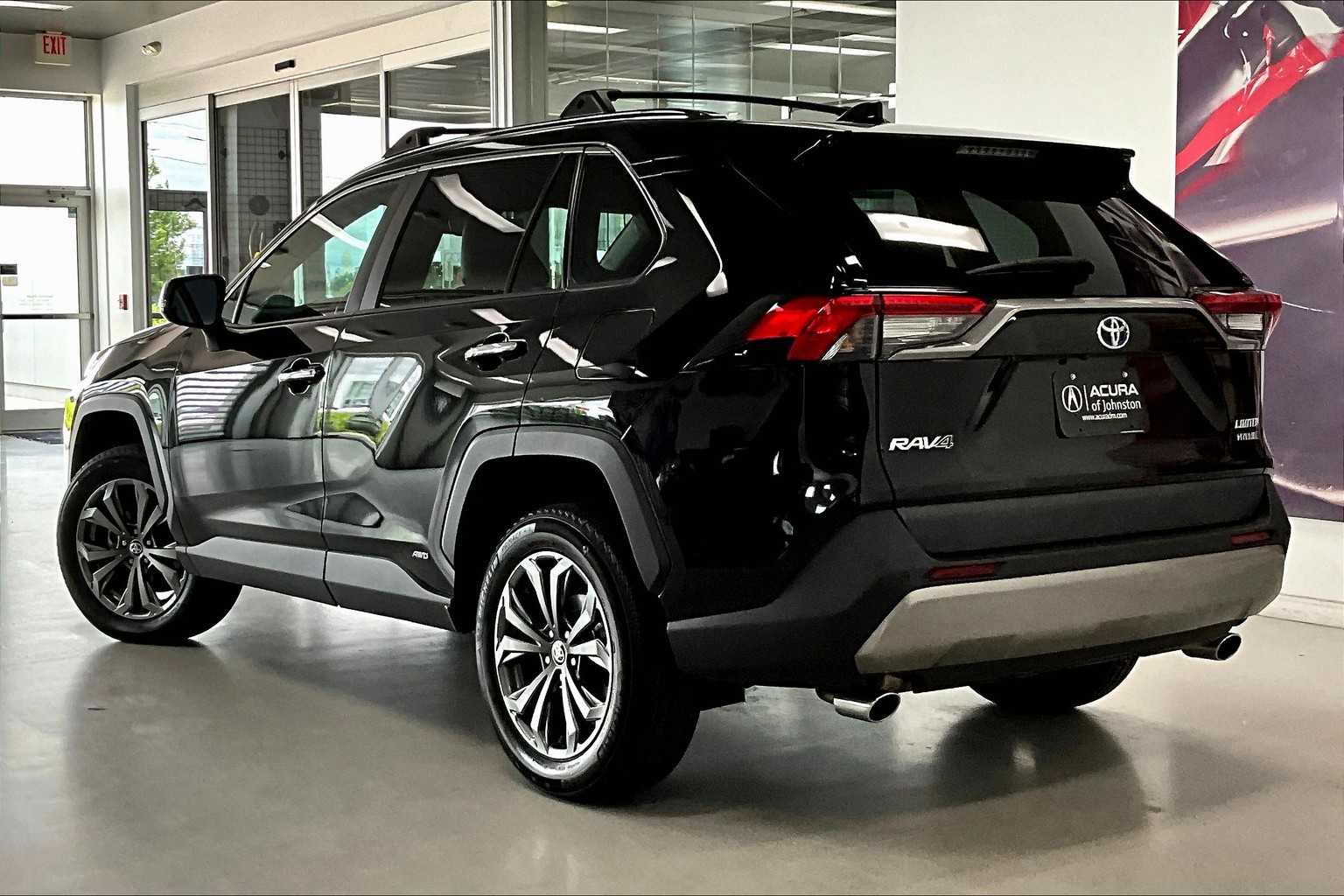 Thumbnail: 2022 Toyota RAV4 - 4