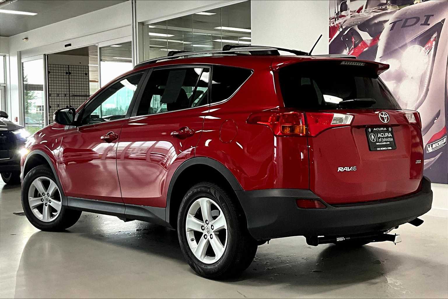 Thumbnail: 2013 Toyota RAV4 - 4