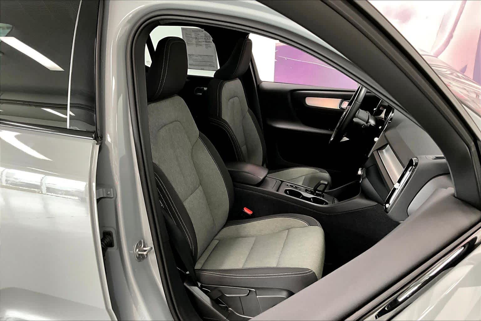 Thumbnail: 2024 Volvo XC40 - 12