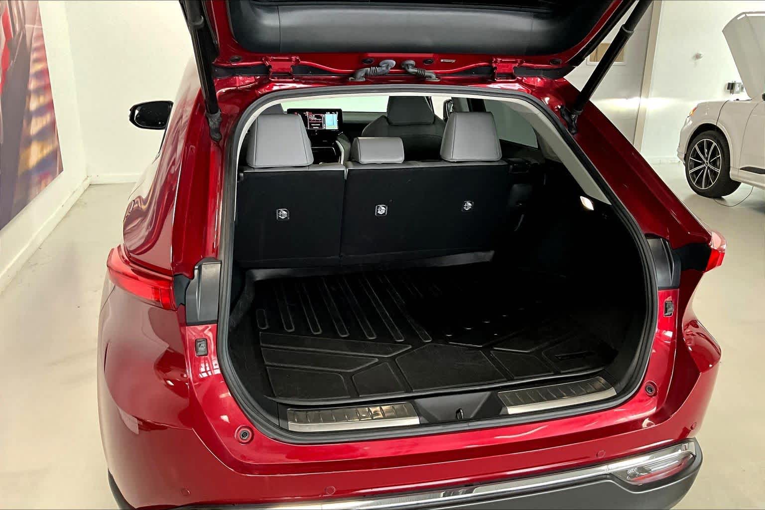 Thumbnail: 2021 Toyota Venza - 17