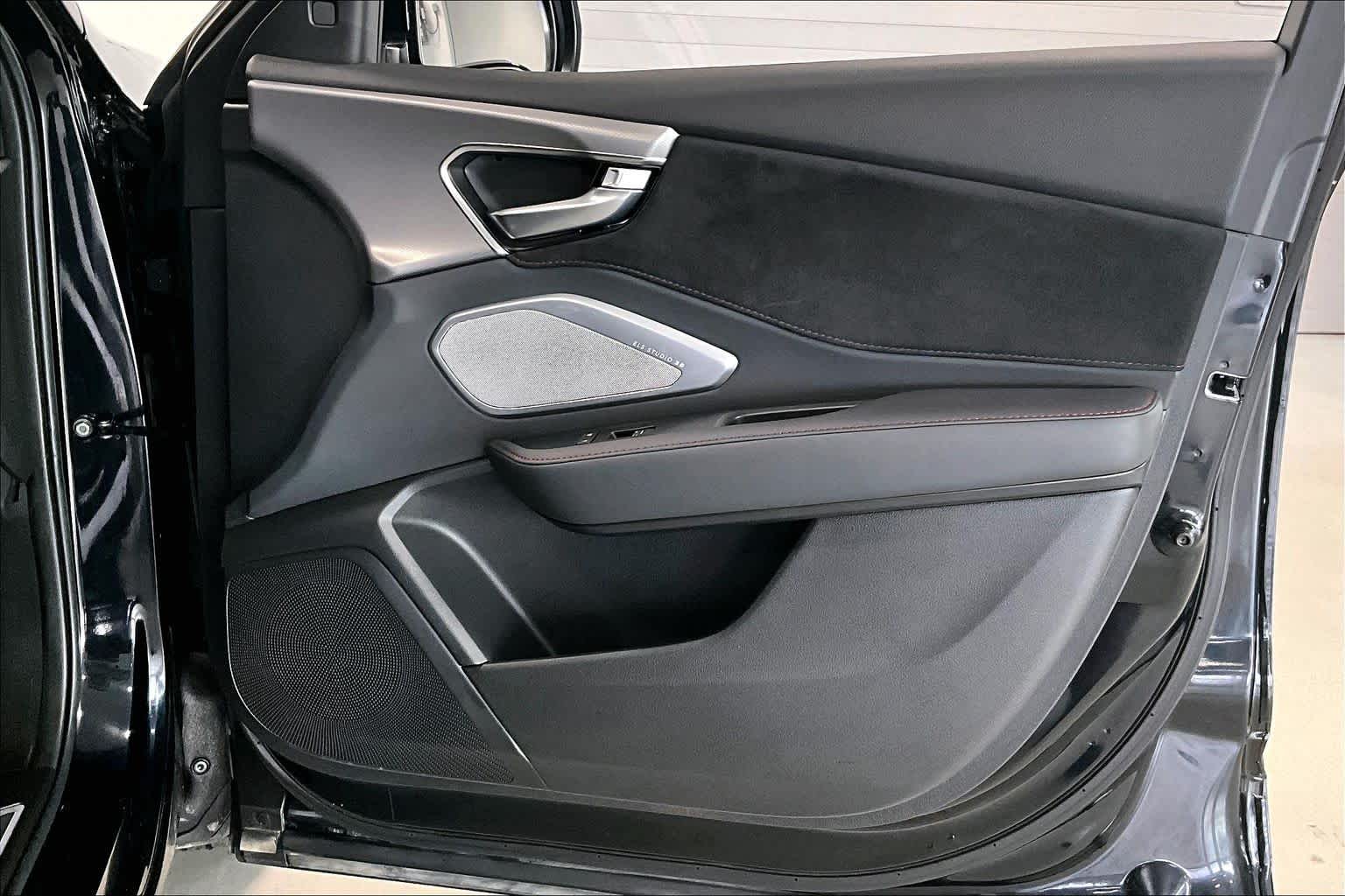 Thumbnail: 2025 Acura RDX - 26