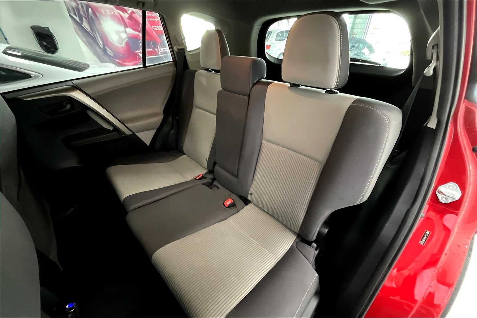 Thumbnail: 2013 Toyota RAV4 - 27