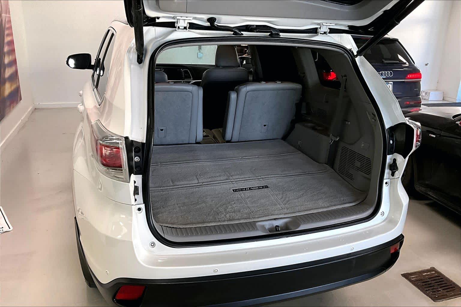 Thumbnail: 2015 Toyota Highlander - 16