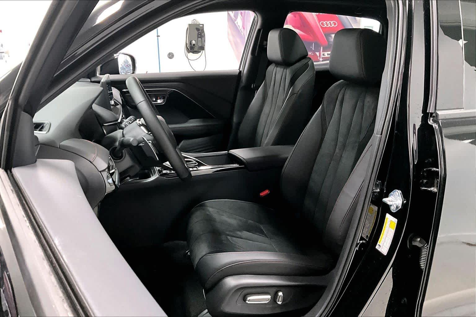 Thumbnail: 2025 Acura ADX - 10