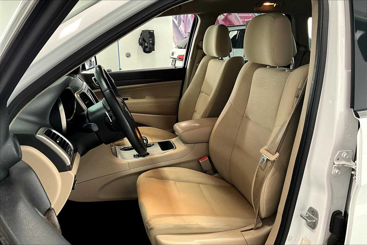 Thumbnail: 2014 Jeep Grand Cherokee - 8