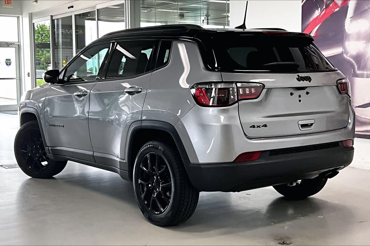 Thumbnail: 2022 Jeep Compass - 4