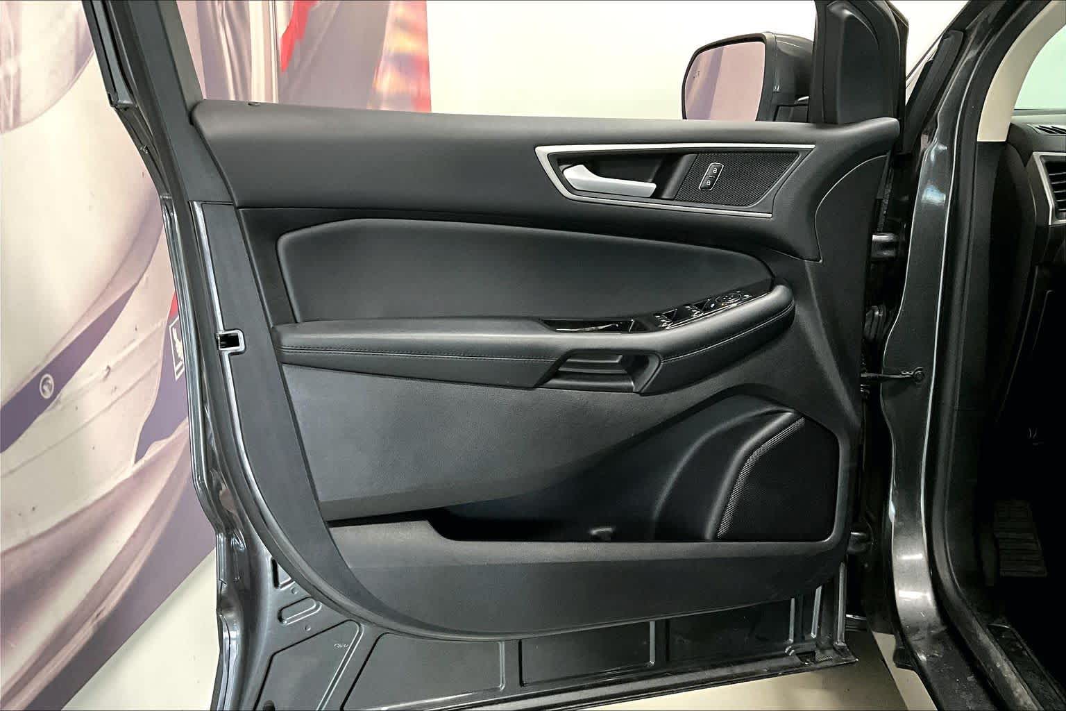 Thumbnail: 2020 Ford Edge - 25