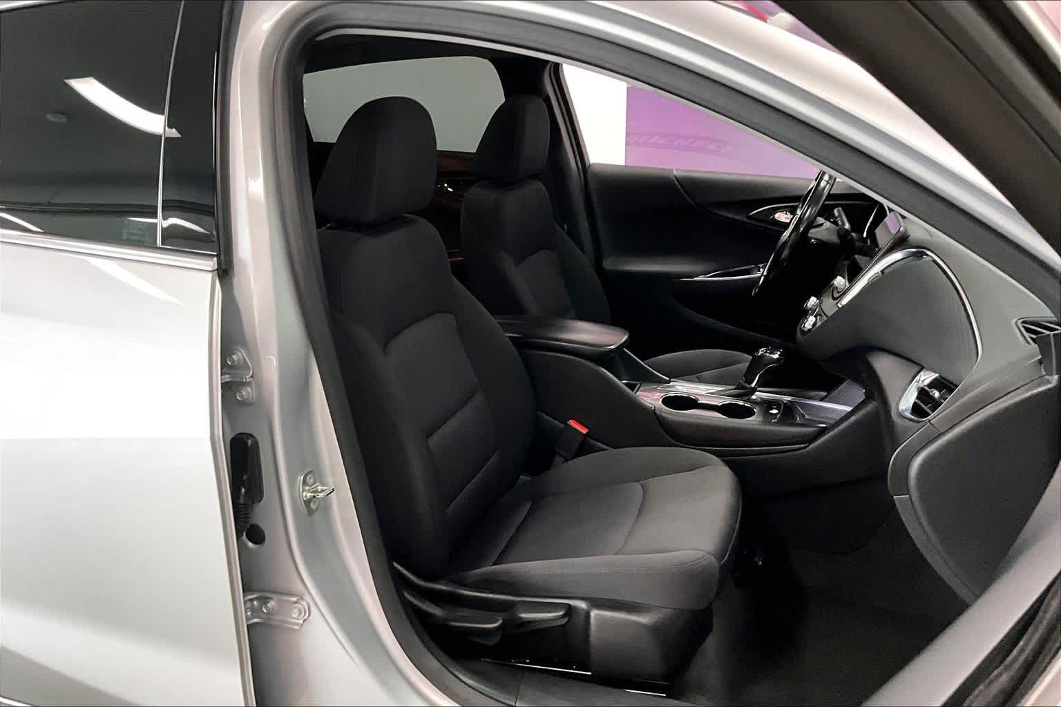 Thumbnail: 2018 Chevrolet Malibu - 12