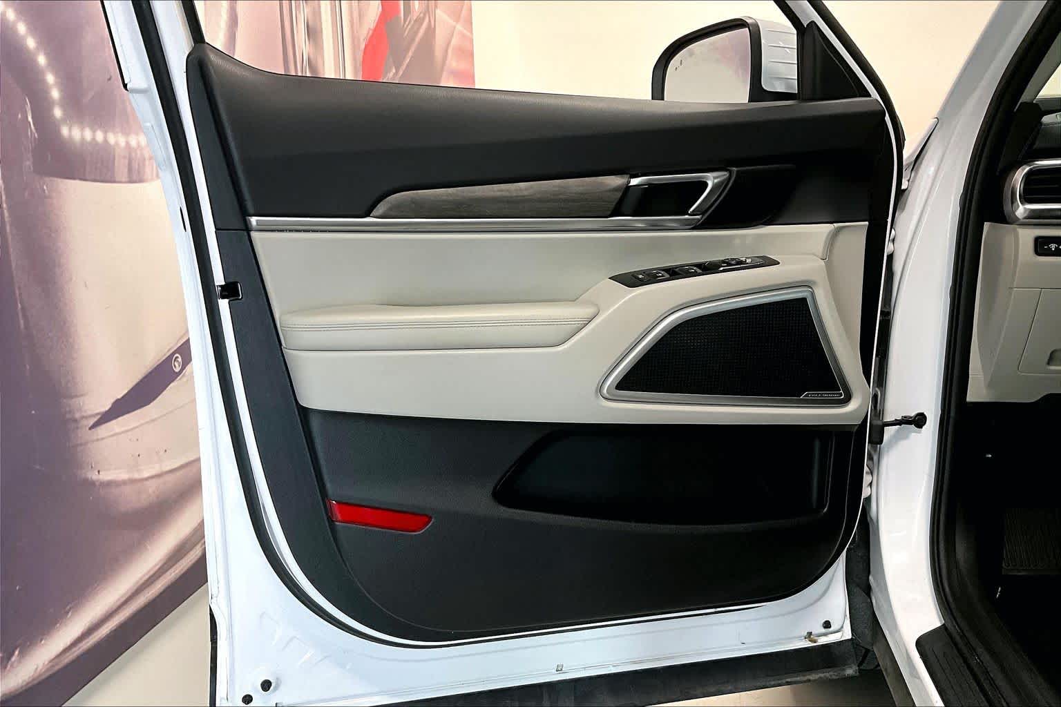 Thumbnail: 2022 Kia Telluride - 24