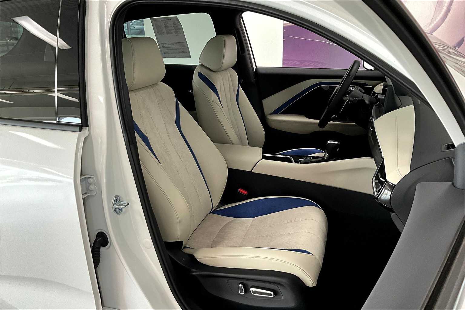 Thumbnail: 2025 Acura ADX - 12