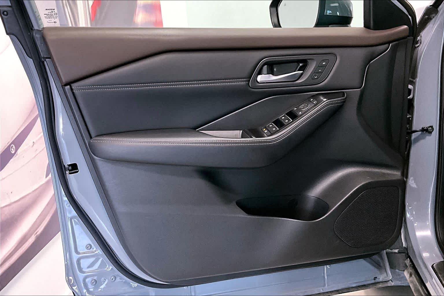 Thumbnail: 2023 Nissan Rogue - 25