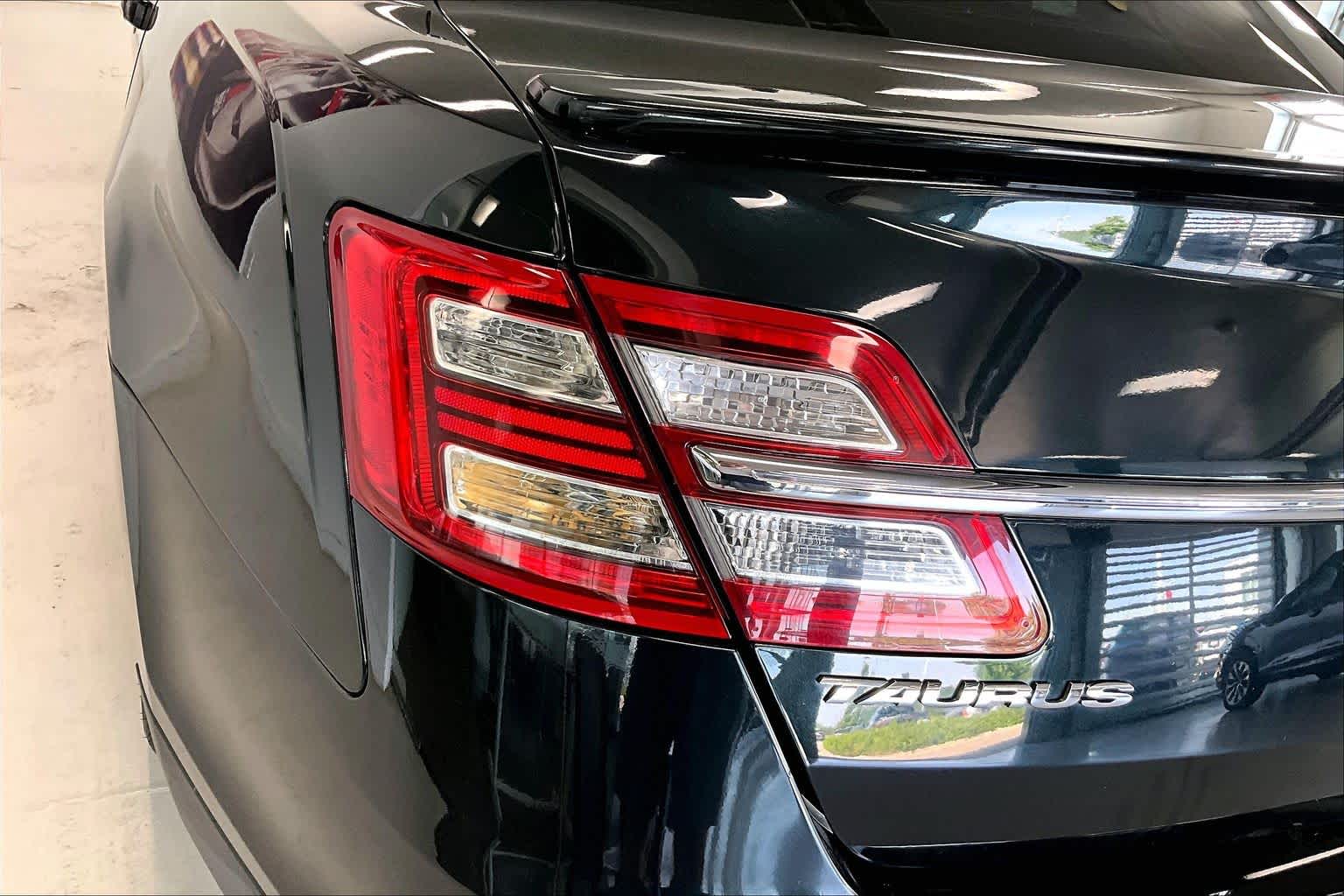 Thumbnail: 2014 Ford Taurus - 28