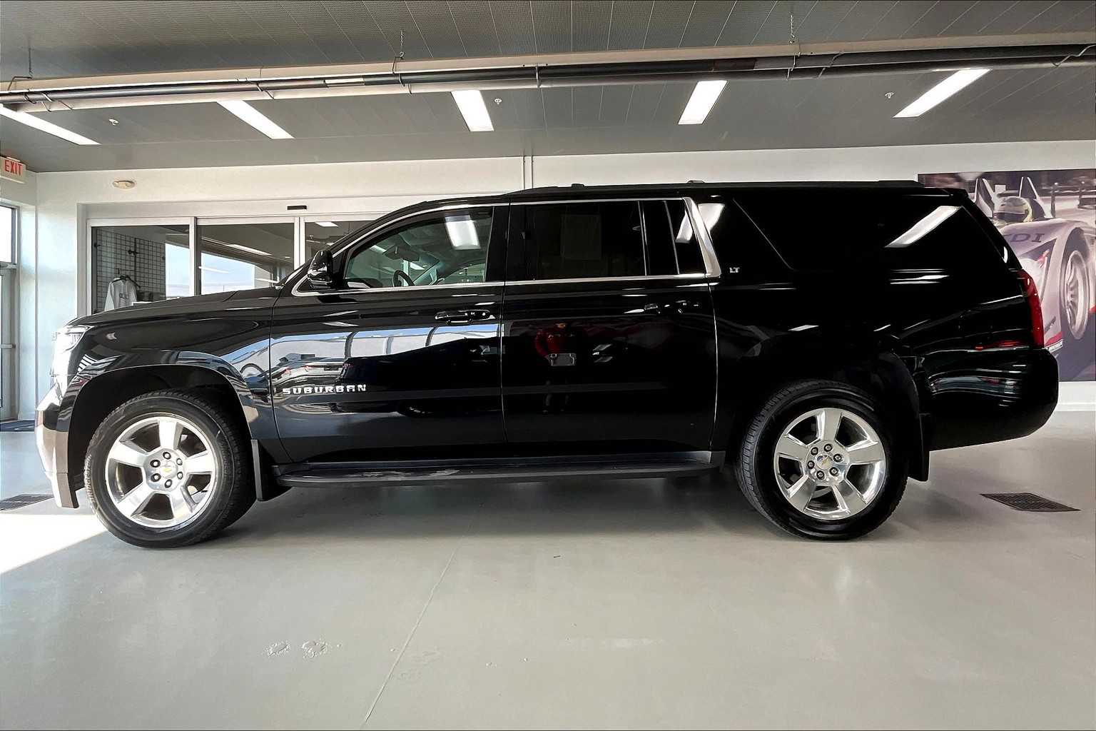 Thumbnail: 2016 Chevrolet Suburban - 3