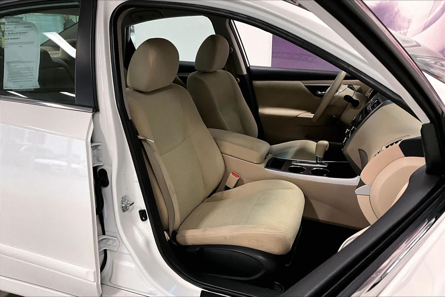 Thumbnail: 2015 Nissan Altima - 12