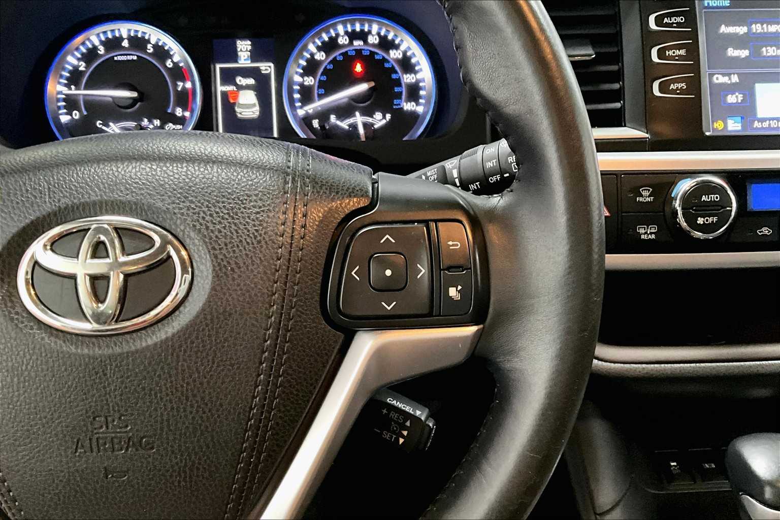 Thumbnail: 2015 Toyota Highlander - 23