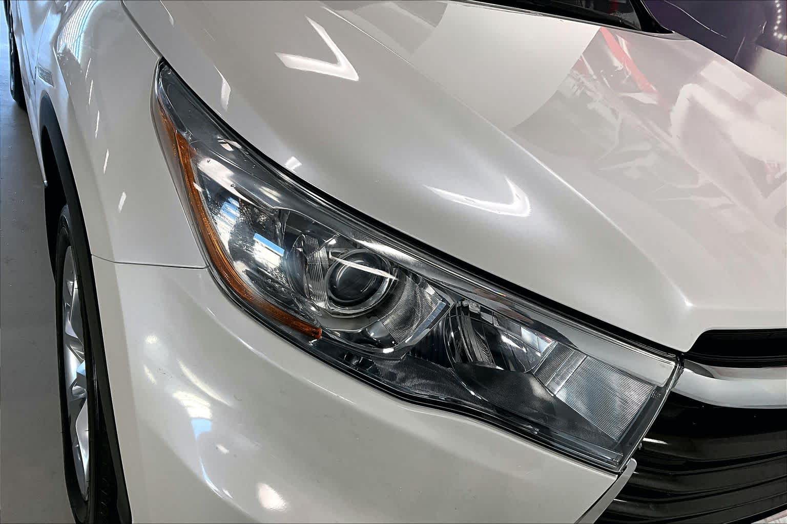 Thumbnail: 2015 Toyota Highlander - 28