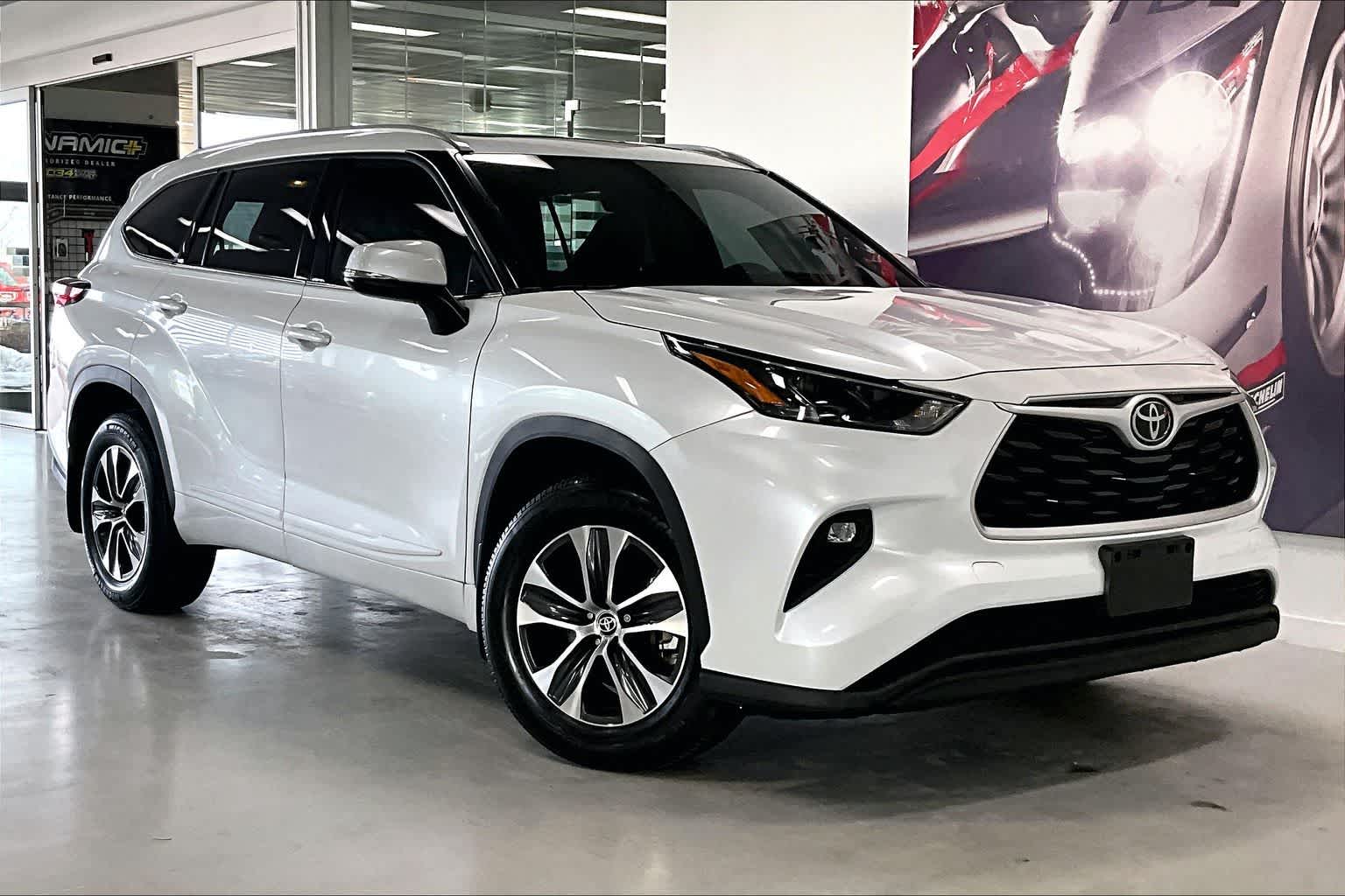 Thumbnail: 2022 Toyota Highlander - 20