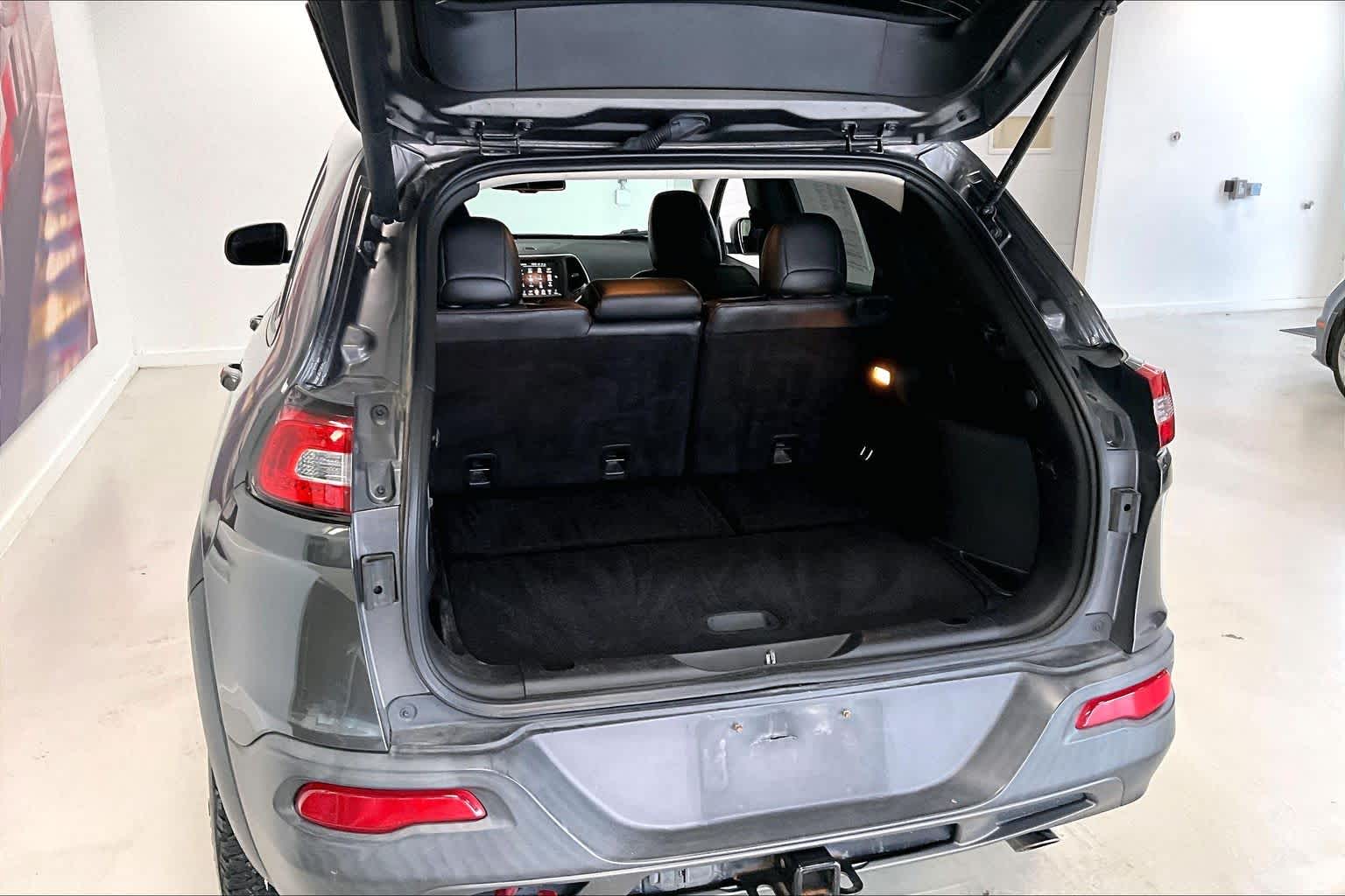 Thumbnail: 2014 Jeep Cherokee - 17