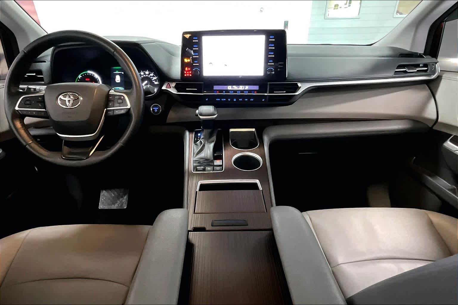 Thumbnail: 2022 Toyota Sienna - 9