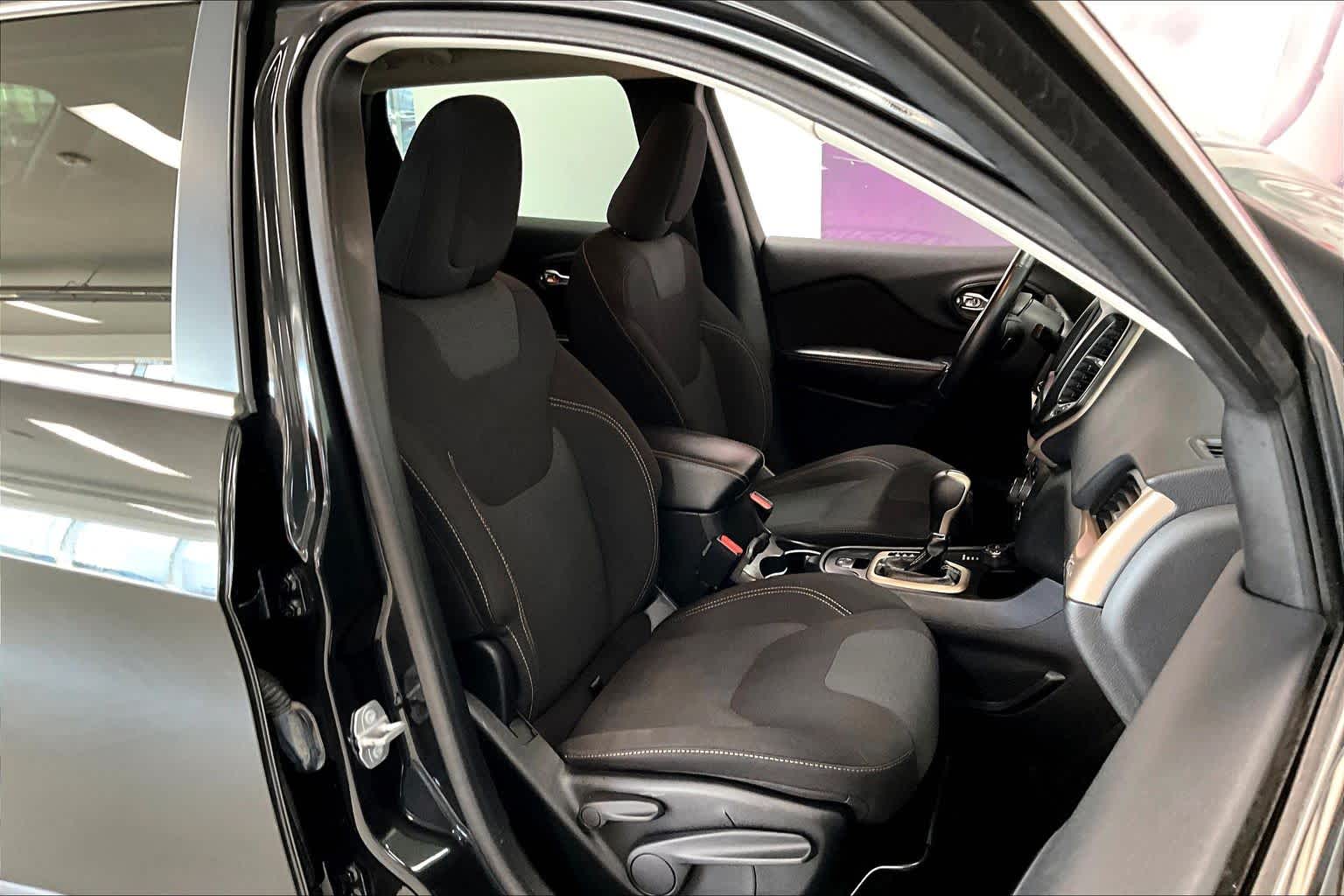 Thumbnail: 2016 Jeep Cherokee - 11