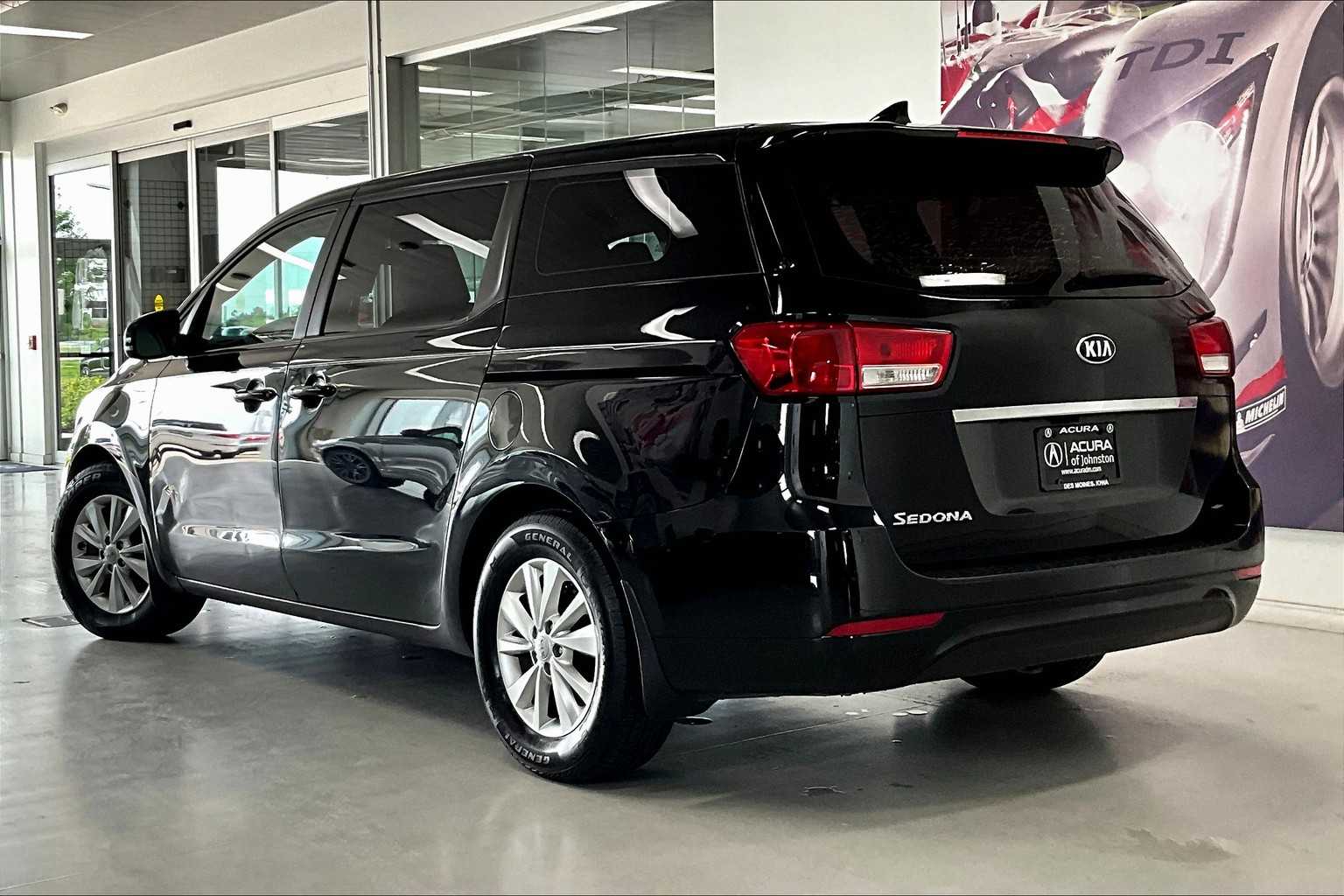 Thumbnail: 2017 Kia Sedona - 4