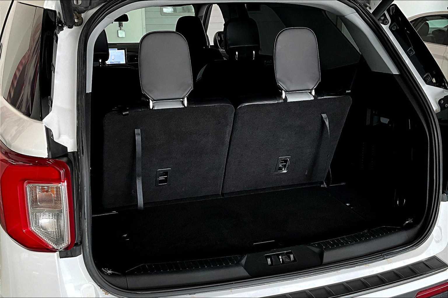 Thumbnail: 2021 Ford Explorer - 16