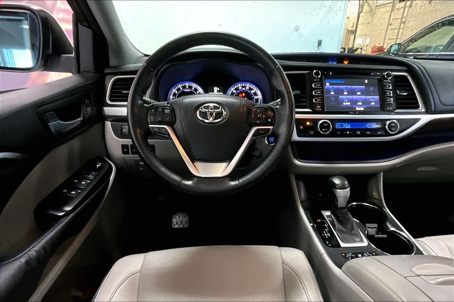 Thumbnail: 2015 Toyota Highlander - 13