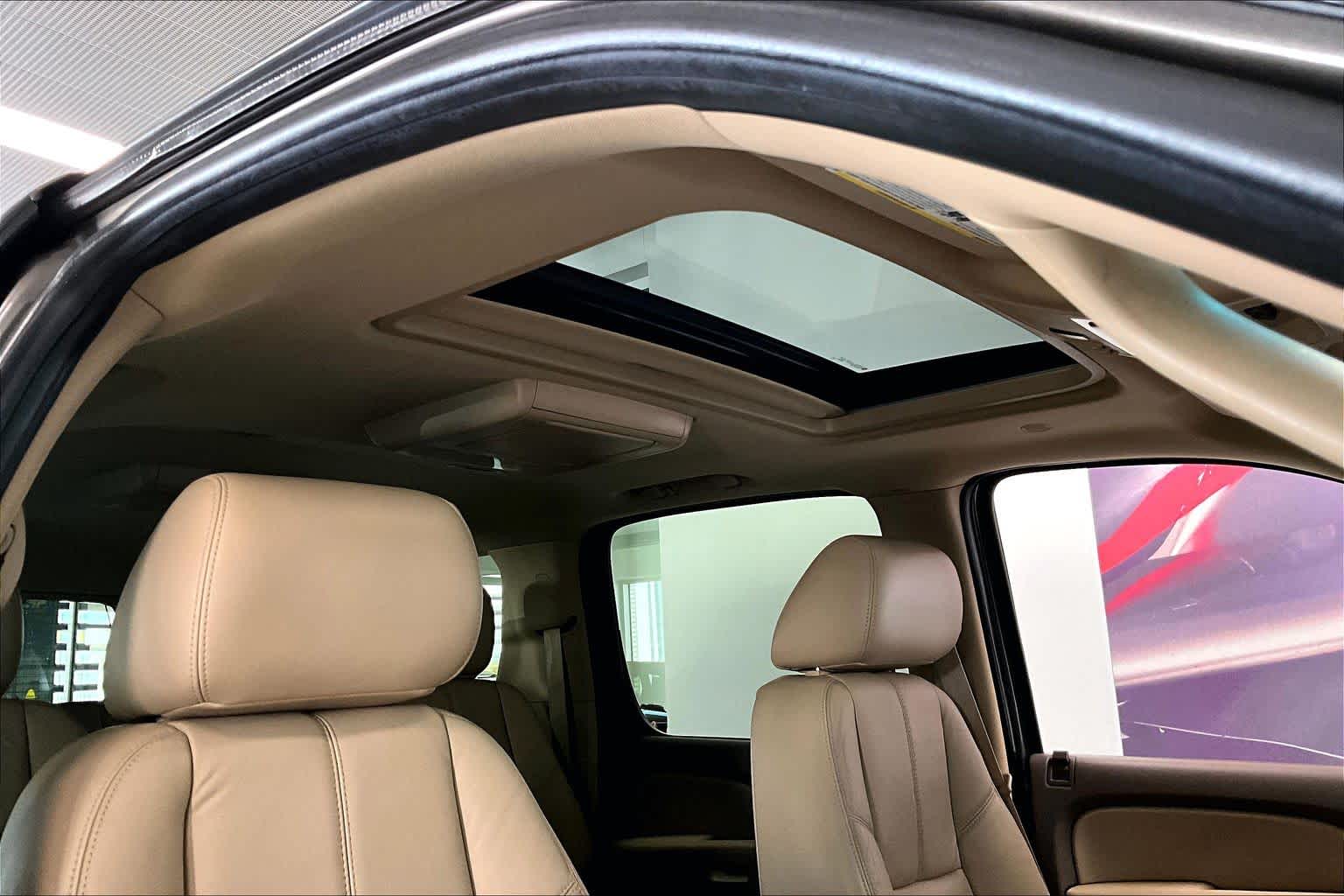 Thumbnail: 2011 Chevrolet Suburban - 28