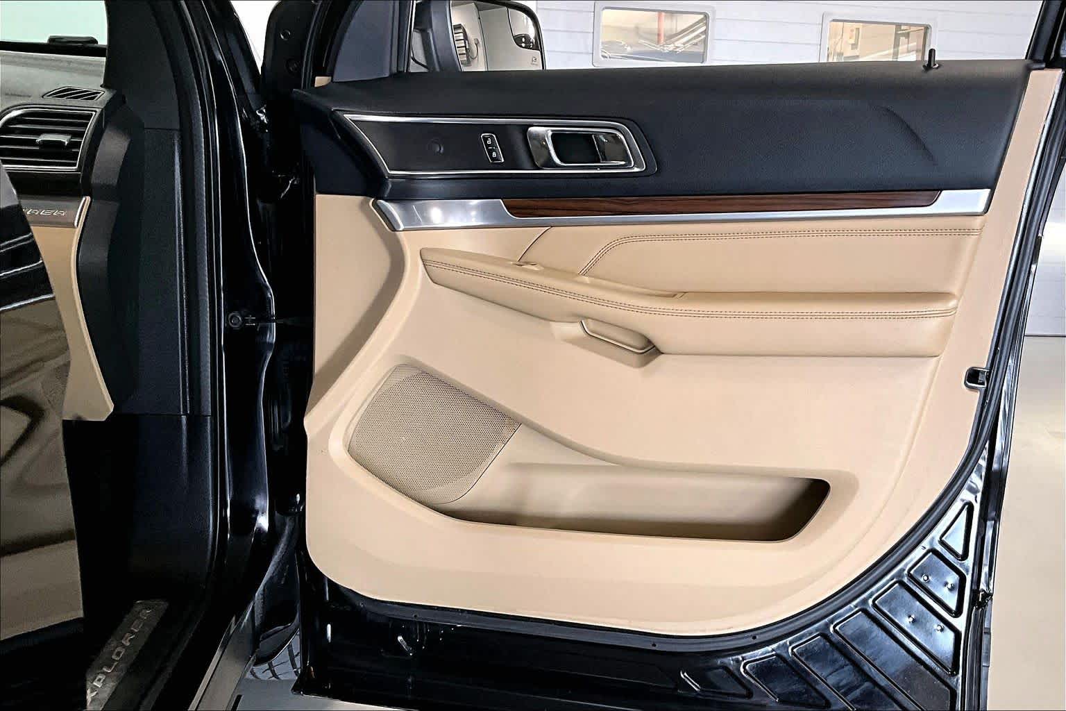 Thumbnail: 2016 Ford Explorer - 24