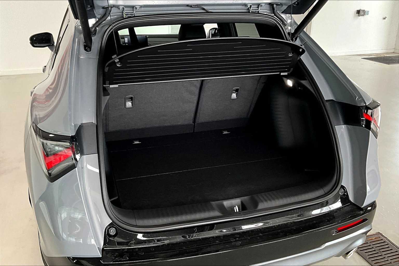 Thumbnail: 2025 Acura ADX - 19