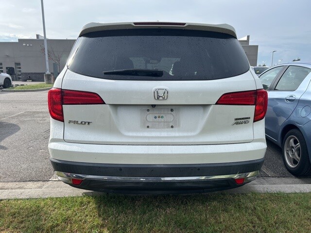 2016 Honda Pilot Touring photo 3