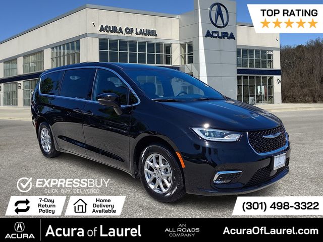 2025 Chrysler Pacifica Select's photo