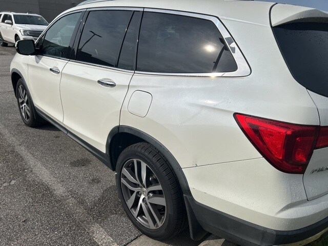 2016 Honda Pilot Touring photo 2
