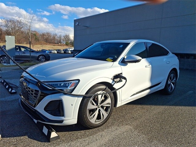 2024 Audi Q8 E-tron line Premium photo 2