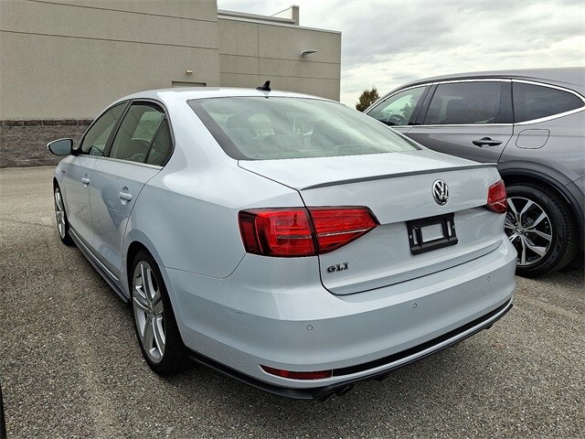 2017 Volkswagen Jetta GLI photo 2